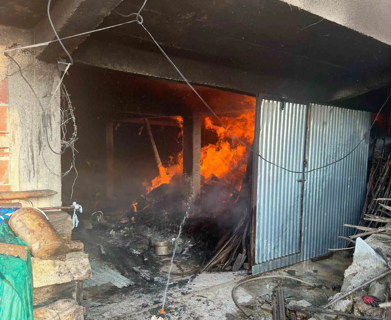 sinopta evin deposu alevlere teslim odu rgNwqgJd jpg