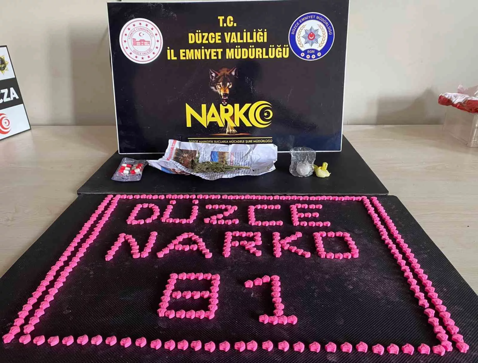 suc kaydi bulunan uyusturucu saticisi tutuklandi O3K7QTka jpg