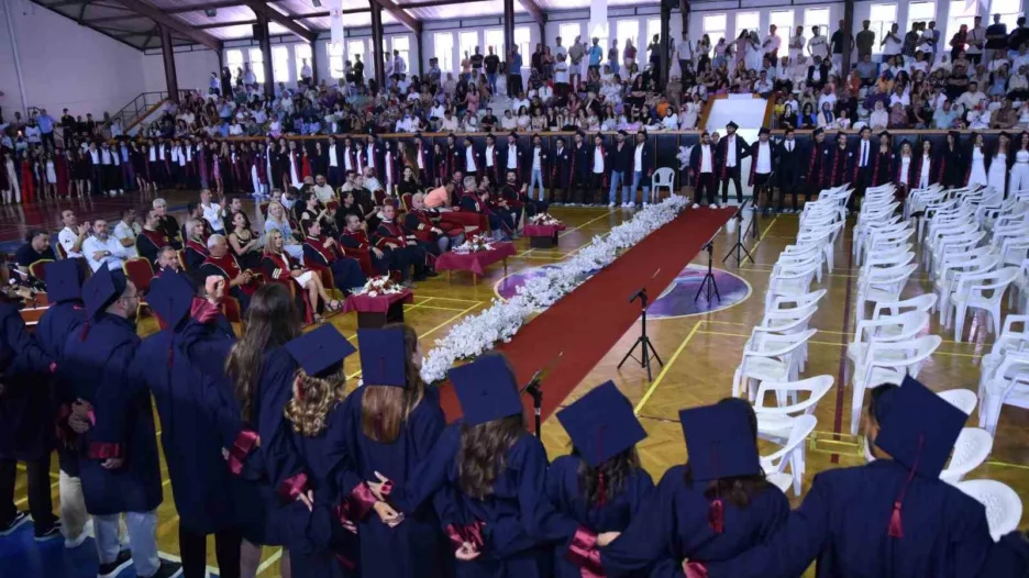 Yaşar Doğu Spor Bilimleri Fakültesinde 250 öğrencinin mezuniyet heyecanı