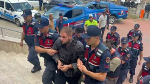 3 akrabasini bicaklayarak oldurup yayla evini atese veren sahsin mahkemedeki ifadesi ortaya cikti zEJeaPTT