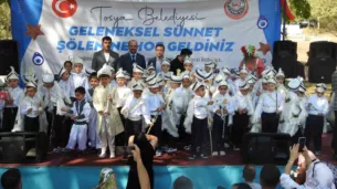 82 cocuk toplu sunnet edildi belediye baskaninin makam araci sunnet arabasi oldu BrDSiZvU