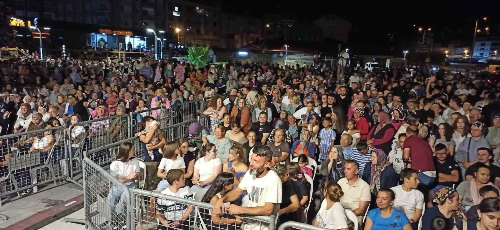 devrekliler halk muzigi ve yagmur ekibi ile costular FqiAIBzm jpg