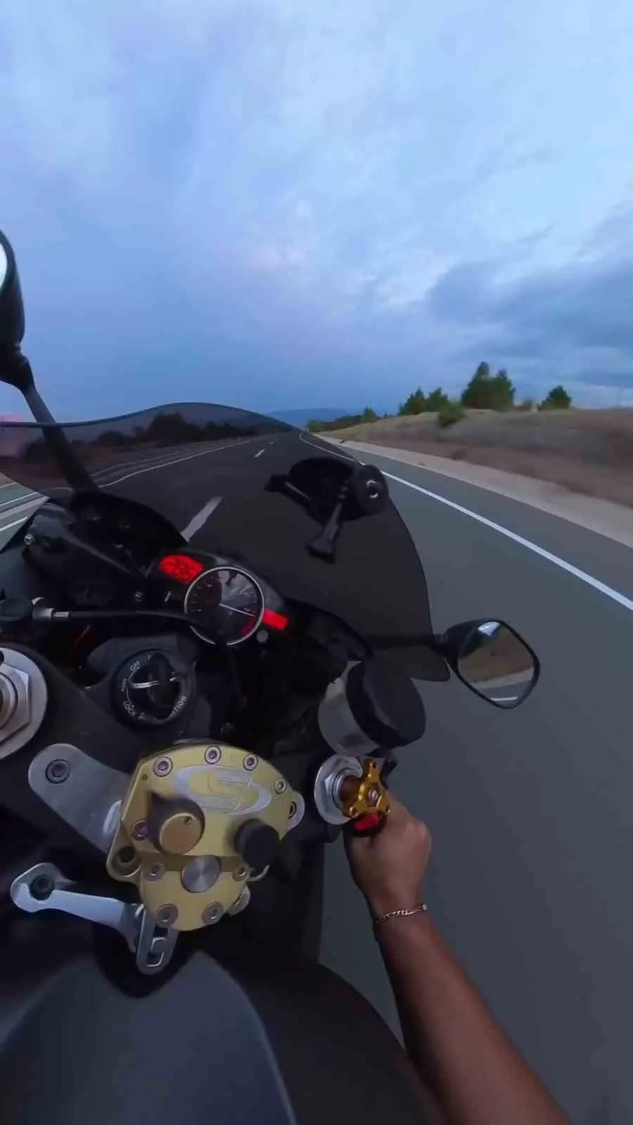 hem tek teker uzerinde yolculuk yapip hem de 286 km hiz yapti 64HGaSvU jpg