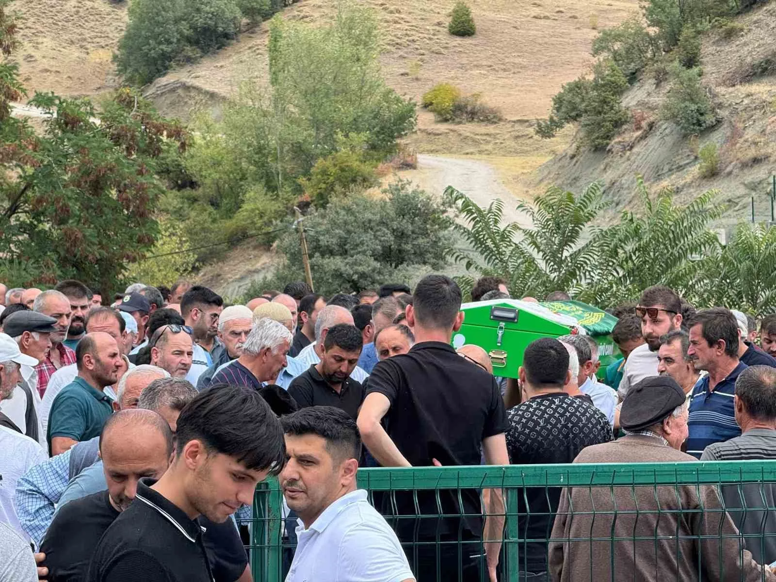 kaybolduklari denizde 5 gun sonra cansiz bedenleri bulunan kadinlar topraga verildi iJNRVhhj jpg