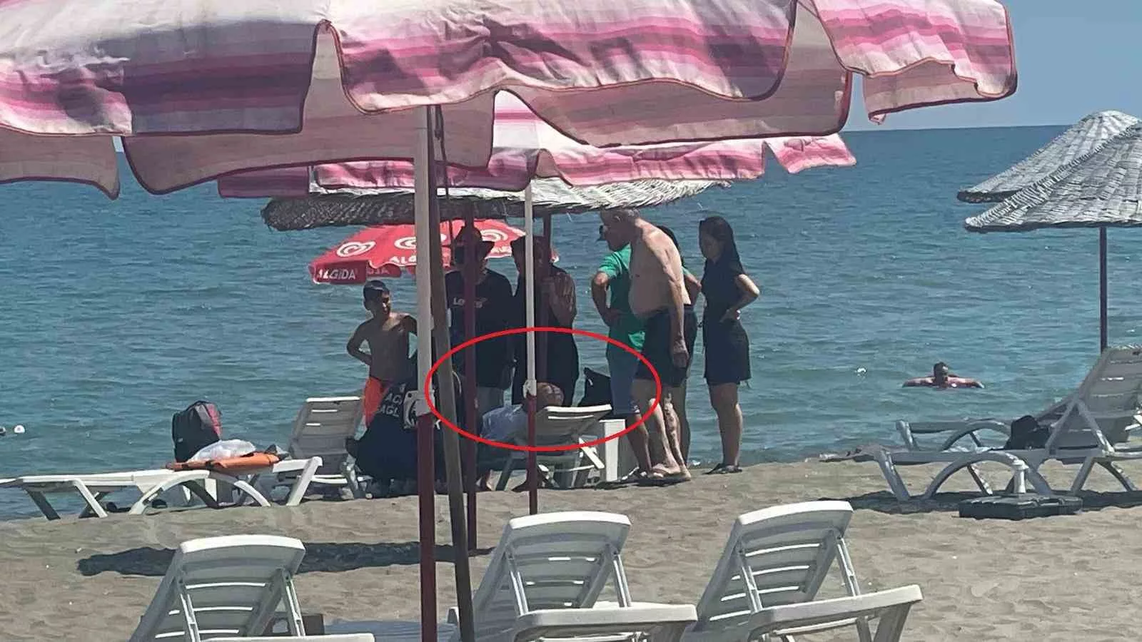 samsunda 90 yasindaki adam girdigi denizde bogulma tehlikesi gecirdi E1npI4F8 jpg