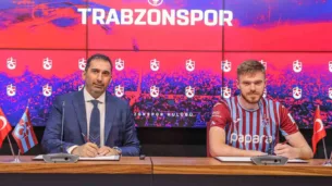 trabzonspor arseniy batagov icin imza toreni duzenledi dRUUuWpL