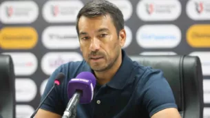 van bronckhorst istanbula galibiyetle dondugumuz icin mutluyuz pmfMWbEB