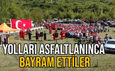 Köy yollarının asfaltlanmasını mehter takımıyla kutladılar