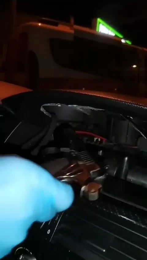 aracin teypini sokup silah zulasi yapmislar 4lAgcSwO jpg