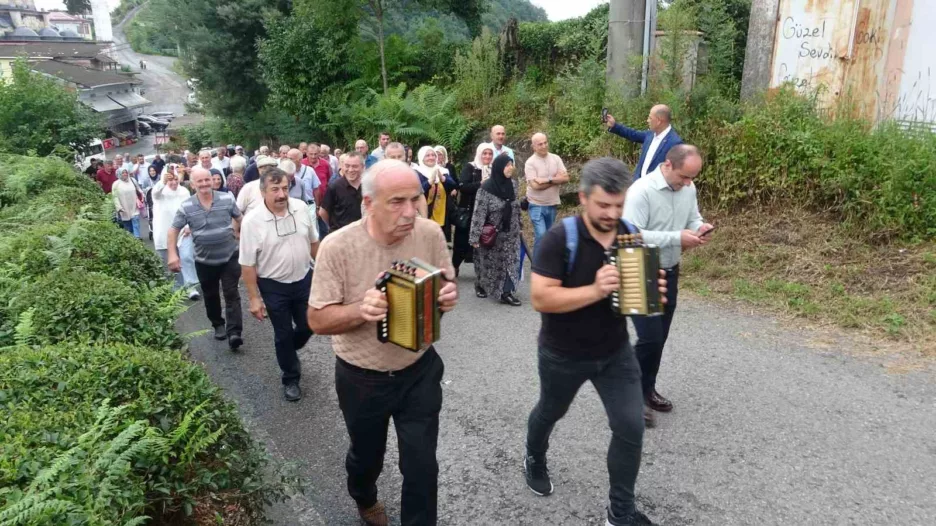 armonikayi gelecek nesillere aktarmak icin senlik duzenlediler uAWPZblN