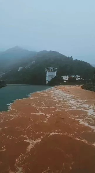 artvinde siddetli yagis sonrasi tasan dereler coruh nehriyle boyle bulustu faA7Rquw jpg