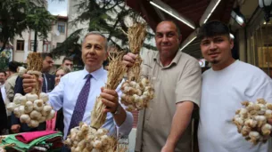 bakan yerlikaya kastamonuda pastirma tatti vatandaslara cekme helva ikram etti YtRc3i2P