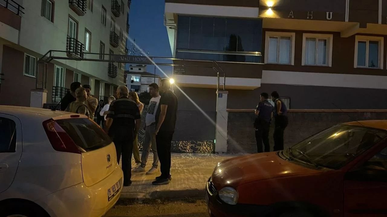 balkondan dusen 16 yasindaki genc agir yaralandi eX84UNKg jpg