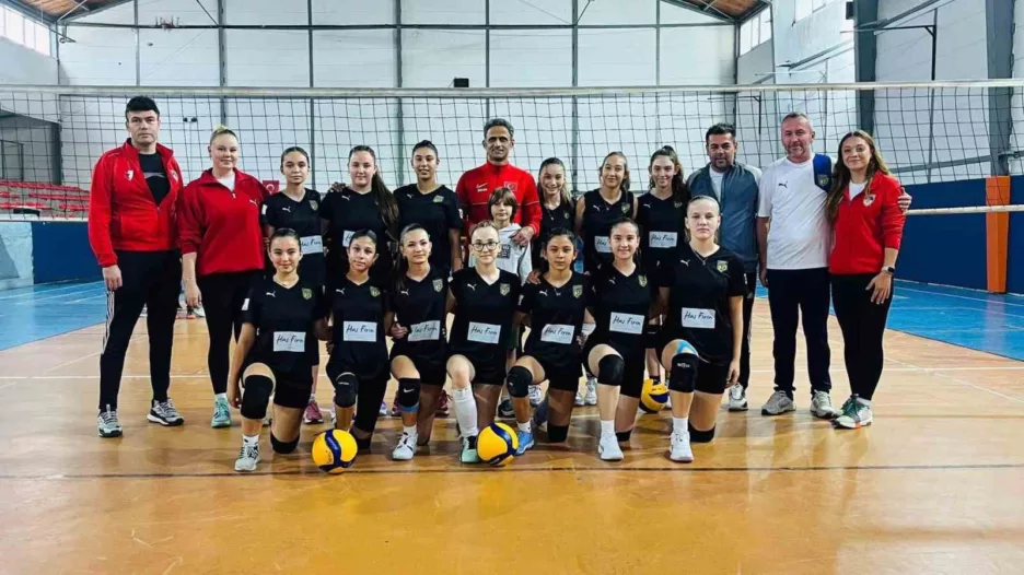 Çaycumaspor Voleybol Küçük Kızlar Takımı, Karadeniz Ereğli’yi 3-0 mağlup etti