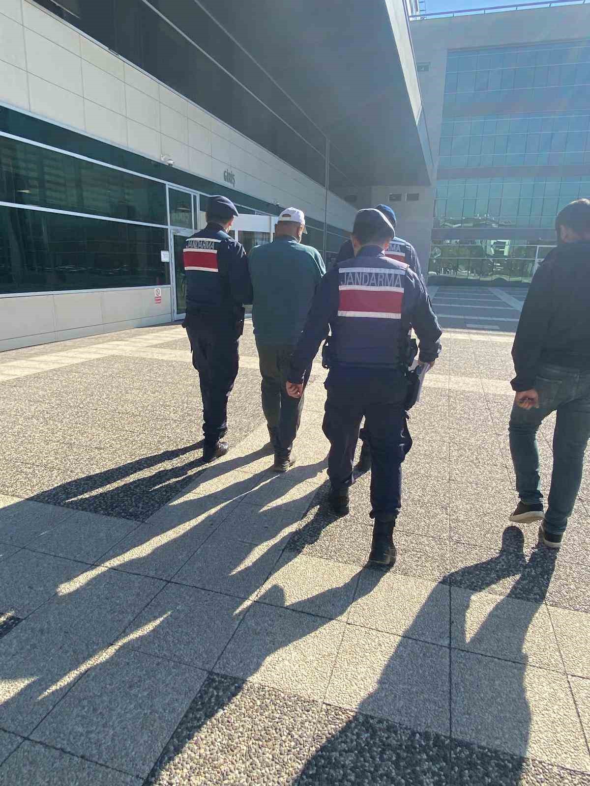 jandarmanin dikkati sayesinde suc makinesi baska bir kimlikle yakalandi Ne7PnbMT