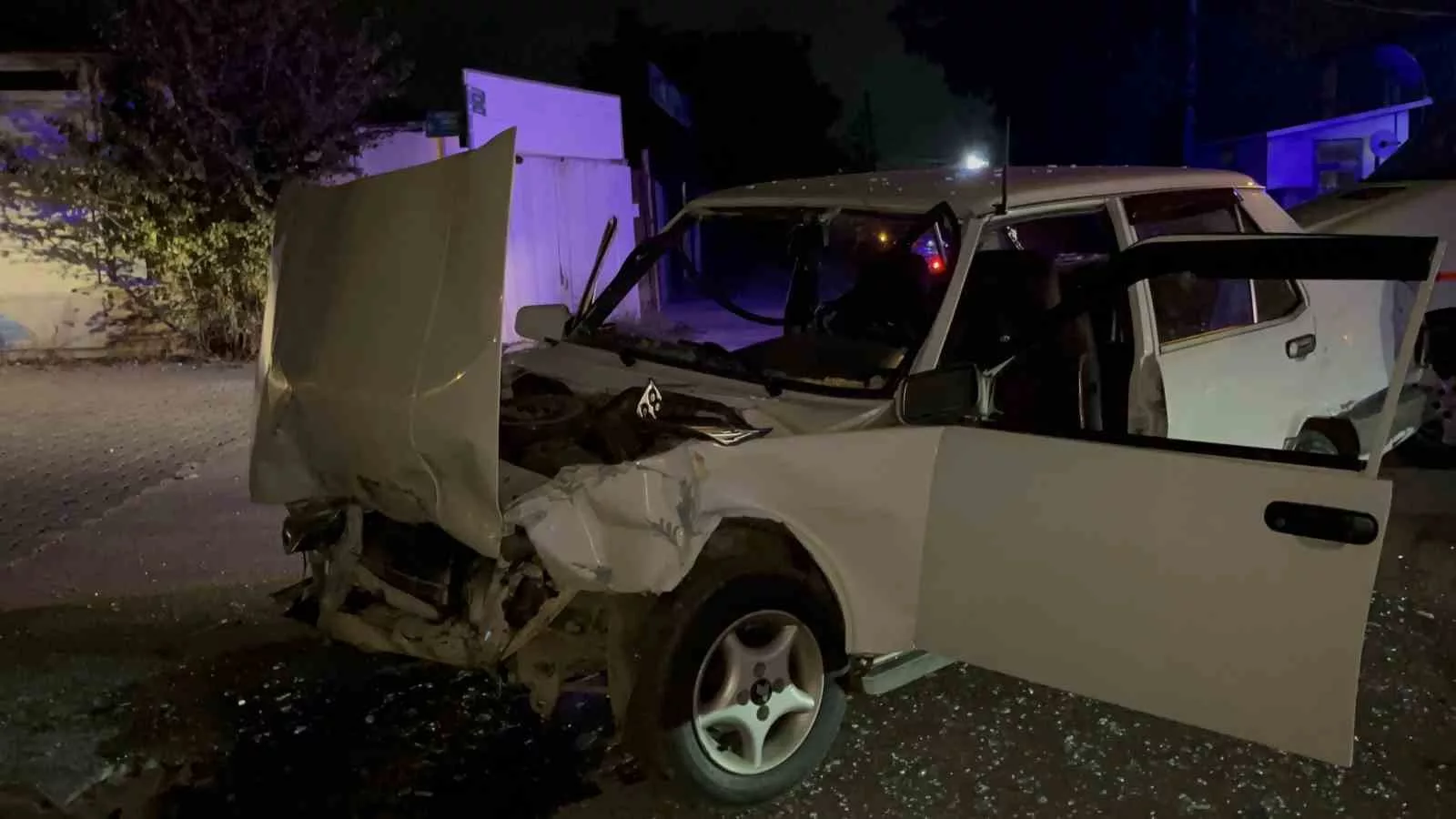 kamyonetle carpisan tofas kagit gibi ezildi 3 yarali I6AlKMfi jpg