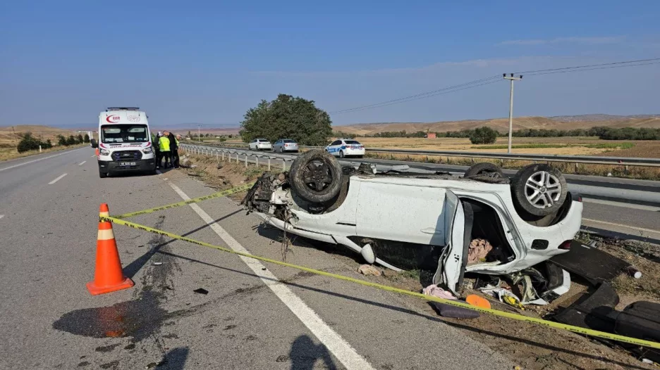 Kontrolden çıkan otomobil devrildi: 2 ölü, 2 yaralı