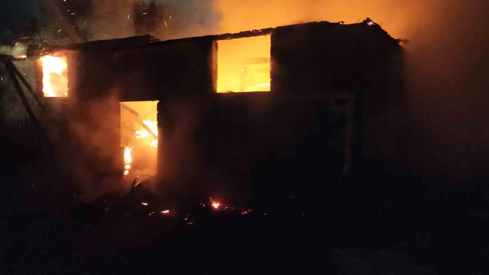 odunlukta cikan yangin 6 saatte sonduruldu ELzDjCOP jpg