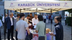 rektor kirisik ogrencileri karsiladi dlVCXeMS