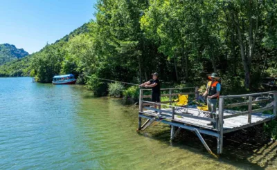 Tokat’ta Bob Ross tablolarını andıran manzarada sportif olta balıkçılığı keyfi