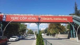 tokatta esprili pankartlarla cevre bilinci asilaniyor LD4OF2N9