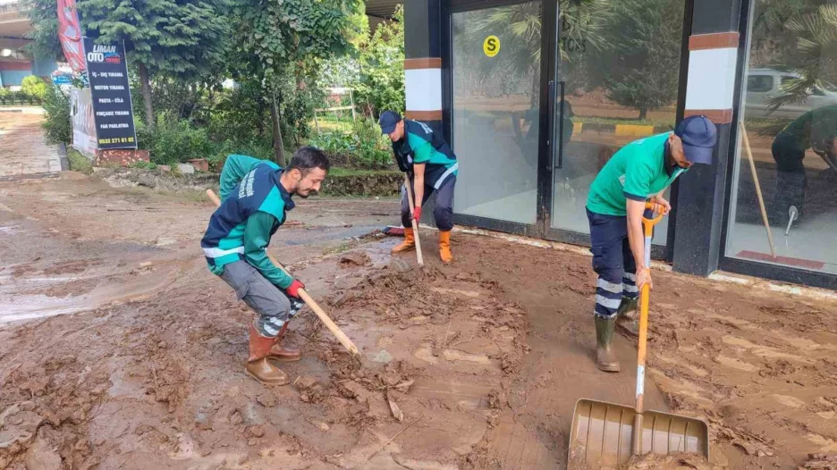 Trabzon’da 4 ilçede etkili olan selin izleri siliniyor