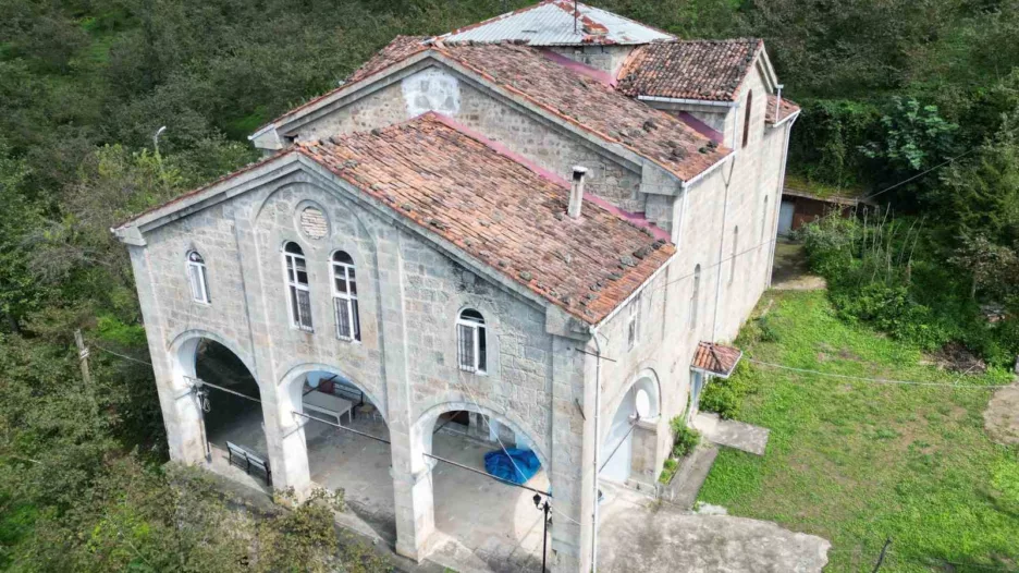 Yaklaşık bir asırdır cami olarak hizmet veriyor