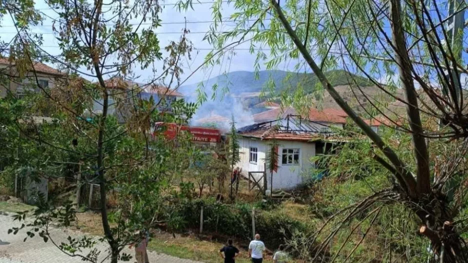 Yarımsöğüt köyünde bir ev alevlere teslim oldu