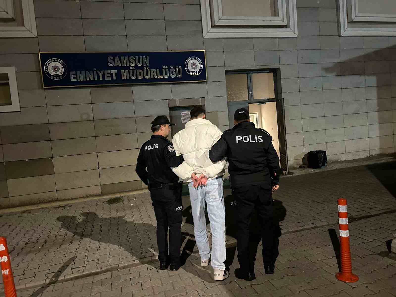 8 yil 4 ay hapis cezasi bulunan hirsiz yakalandi HU883H7j