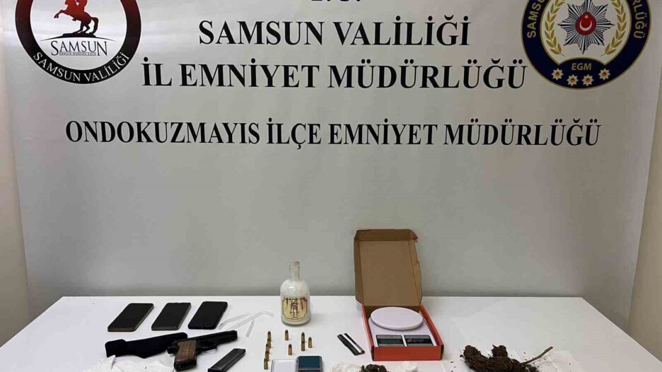 Evlerinde uyuşturucu ele geçirilen 2 kişi gözaltına alındı