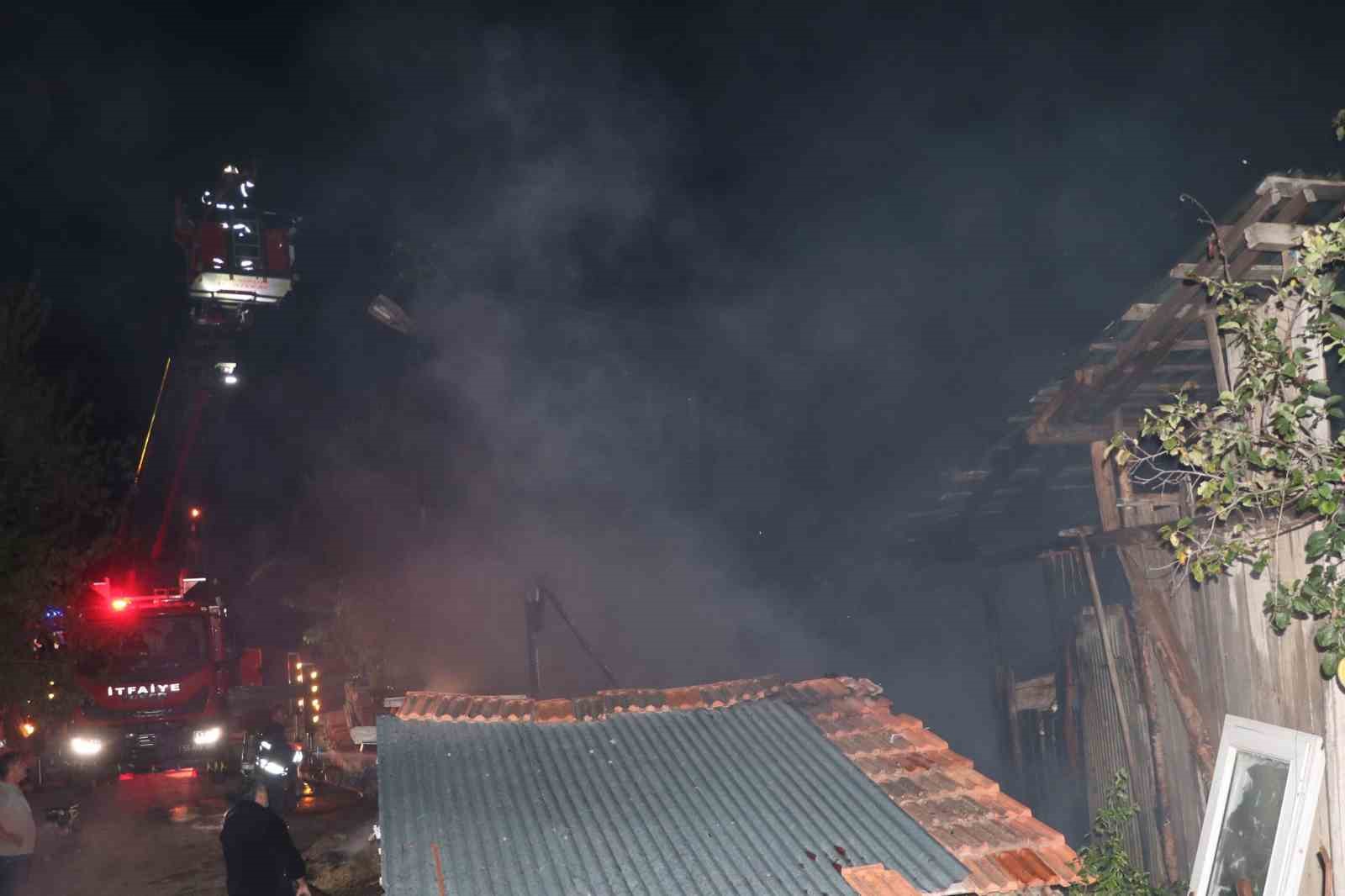 havzada yangin iki ev hasar gordu