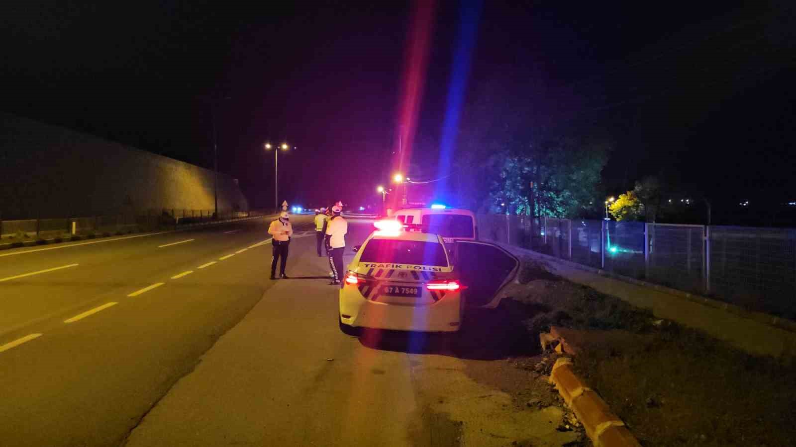 karayolundaki heyelan ani kamerada V7NAPmlH