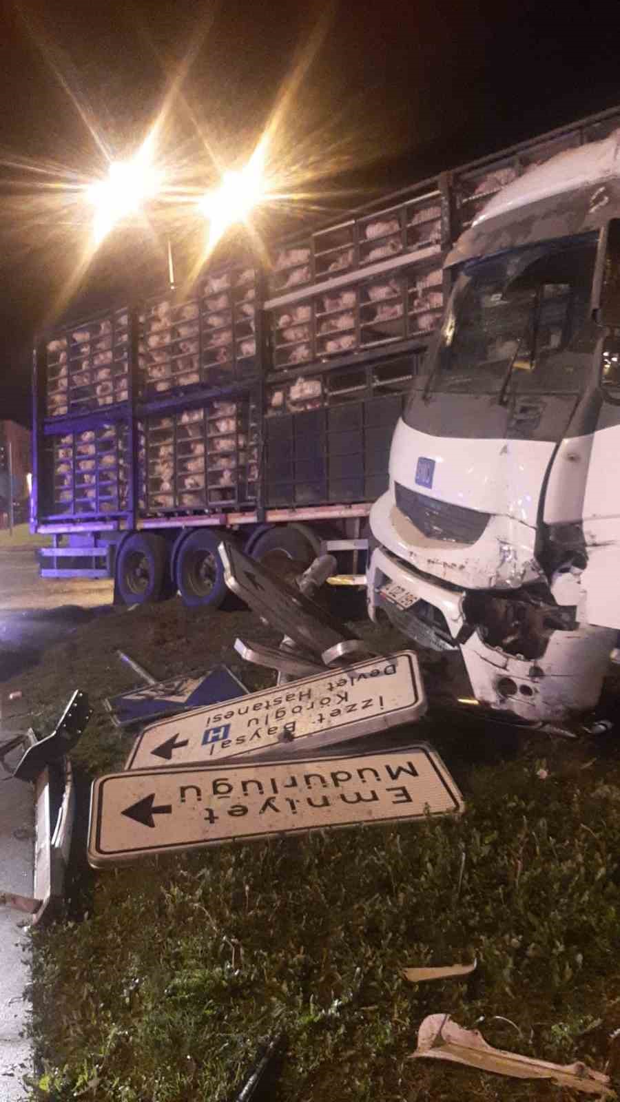 kavsakta tirla otomobil carpisti 1 yarali m8jJGMVC