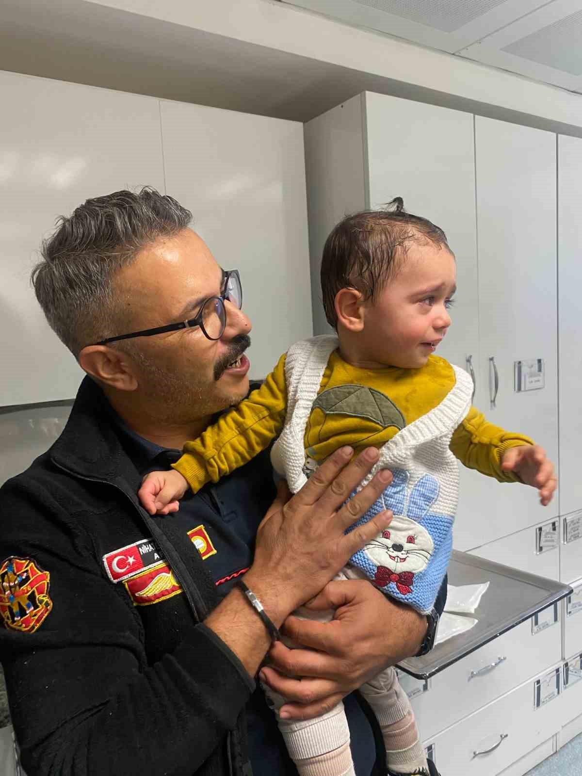 minik emirin parmagi resepsiyon ziline sikisti yvC1pthV