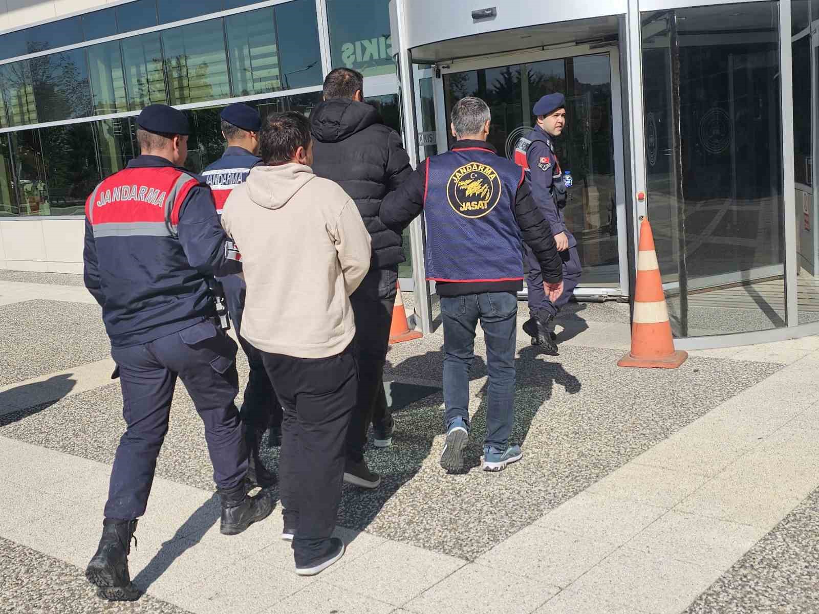 trafodan 800 kilogram bakir lama maddesi caldilar