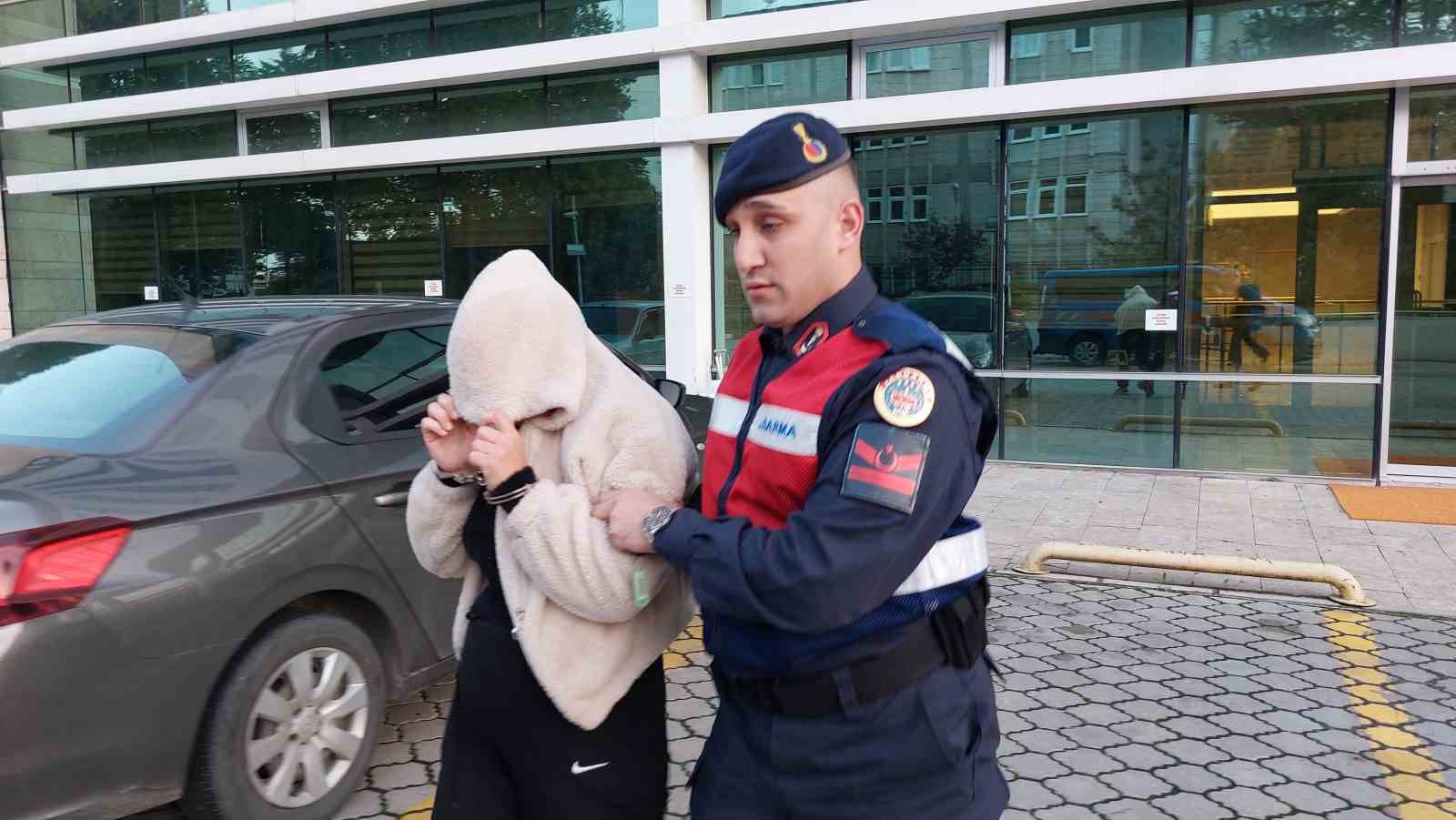 yasindan cok suc kaydi bulunan kadin yine hirsizlik yapinca tutuklandi AmaZQRmt