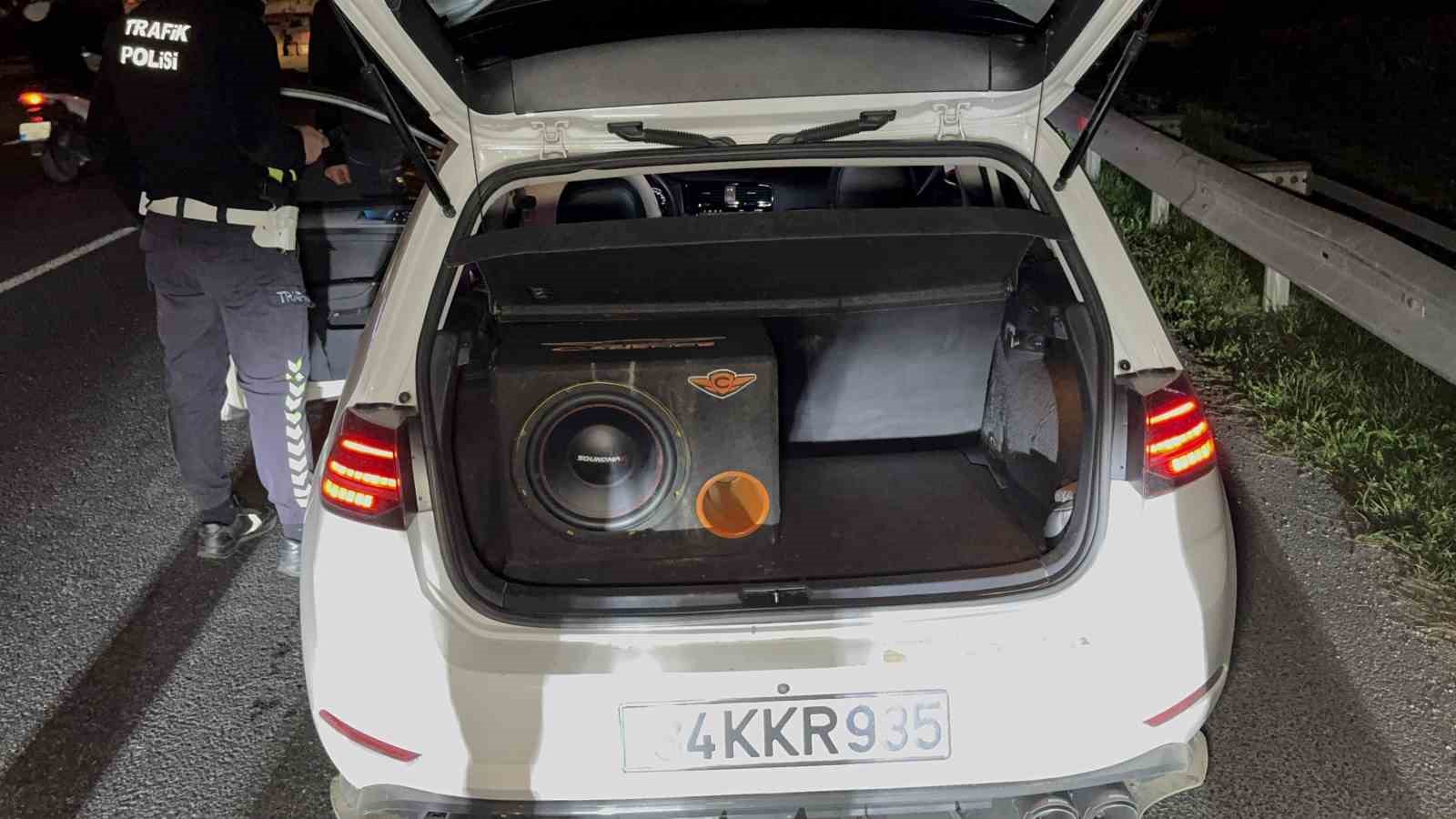 yuksek ses muzik dinleyen suruculere ceza 29ctcFI6