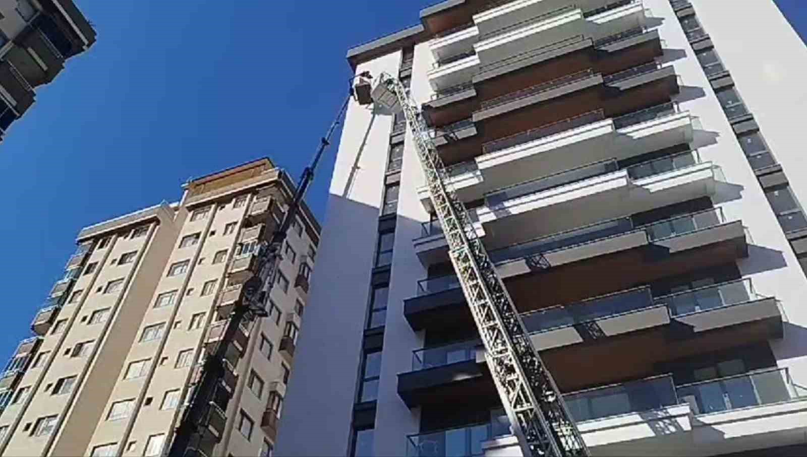 ariza yapan vincin sepetinde kalan vatandasi itfaiye merdiveni kurtardi KDYAbTUa