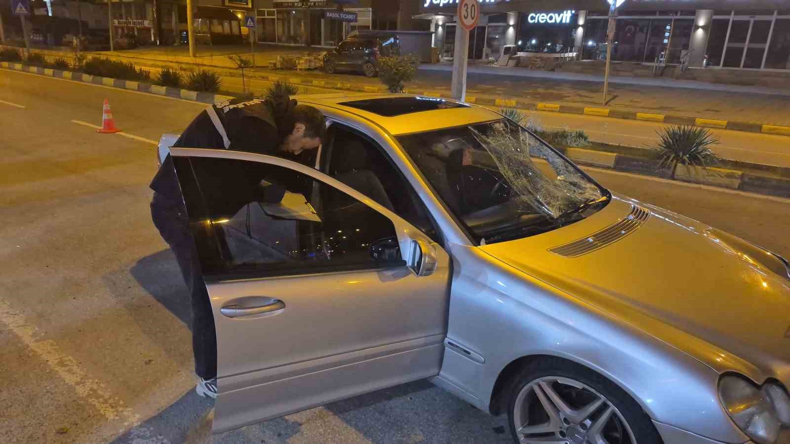 bartinda feci kaza otomobilin carptigi kadin agir yaralandi 3bGOg6tm