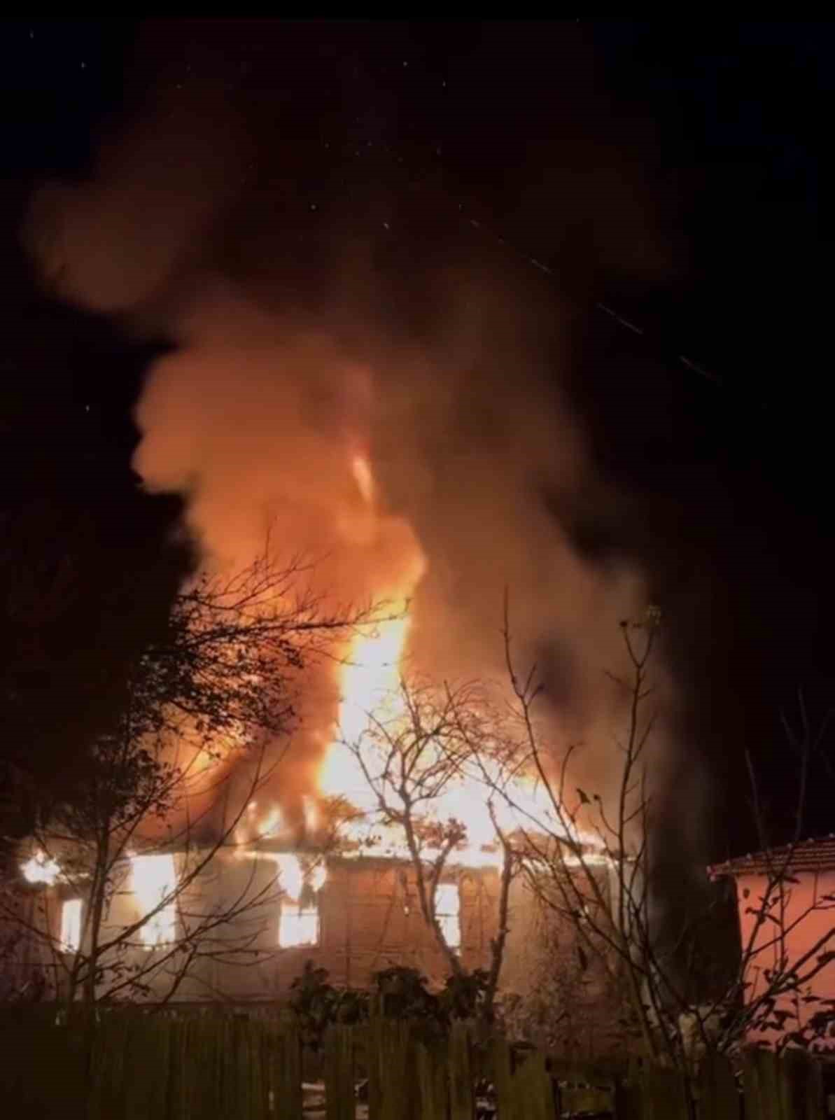 duzcede tek katli ev alev topuna dondu L1ri8duC