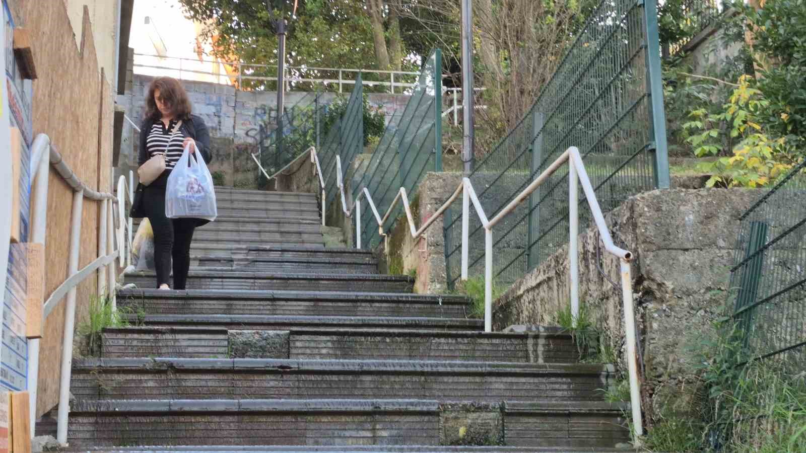 rogar tikandi merdivenler selaleye dondu wKTis9iK