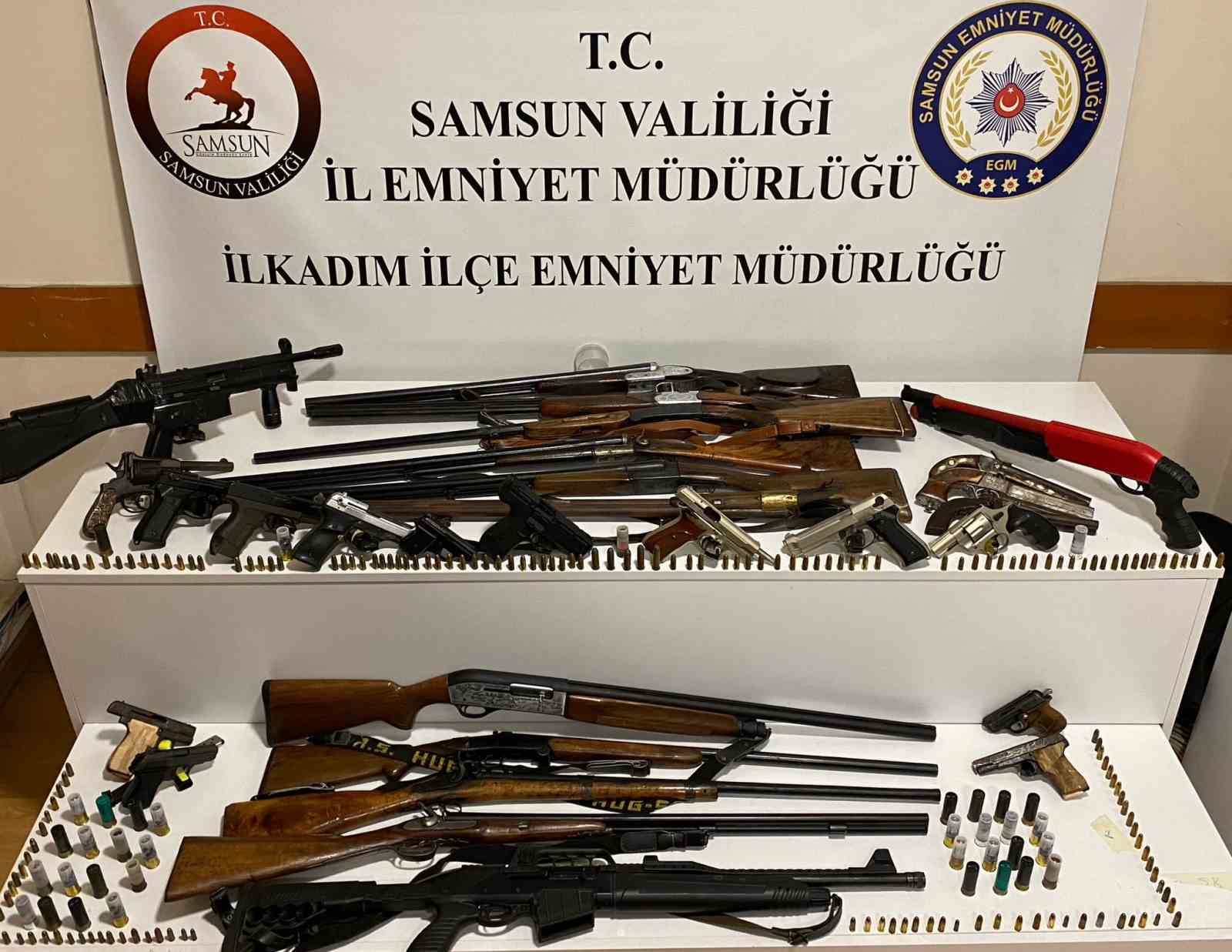 samsunda 2 evde cok sayida silah ele gecirildi qzCDOa54