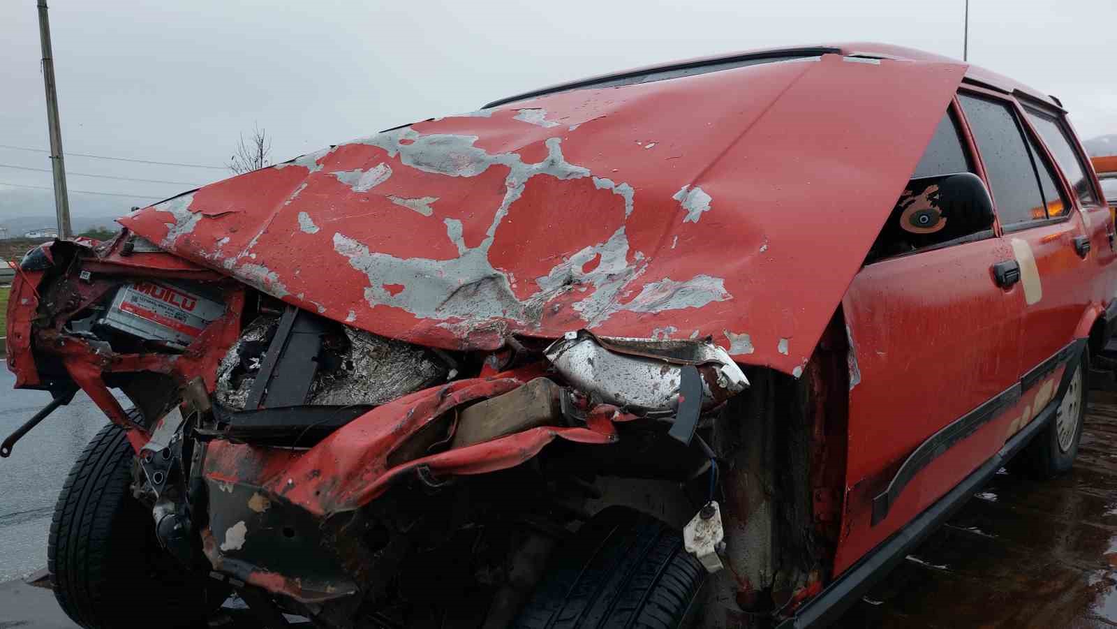 samsunda kamyon ile otomobil carpisti 2 yarali DgLRgbsZ