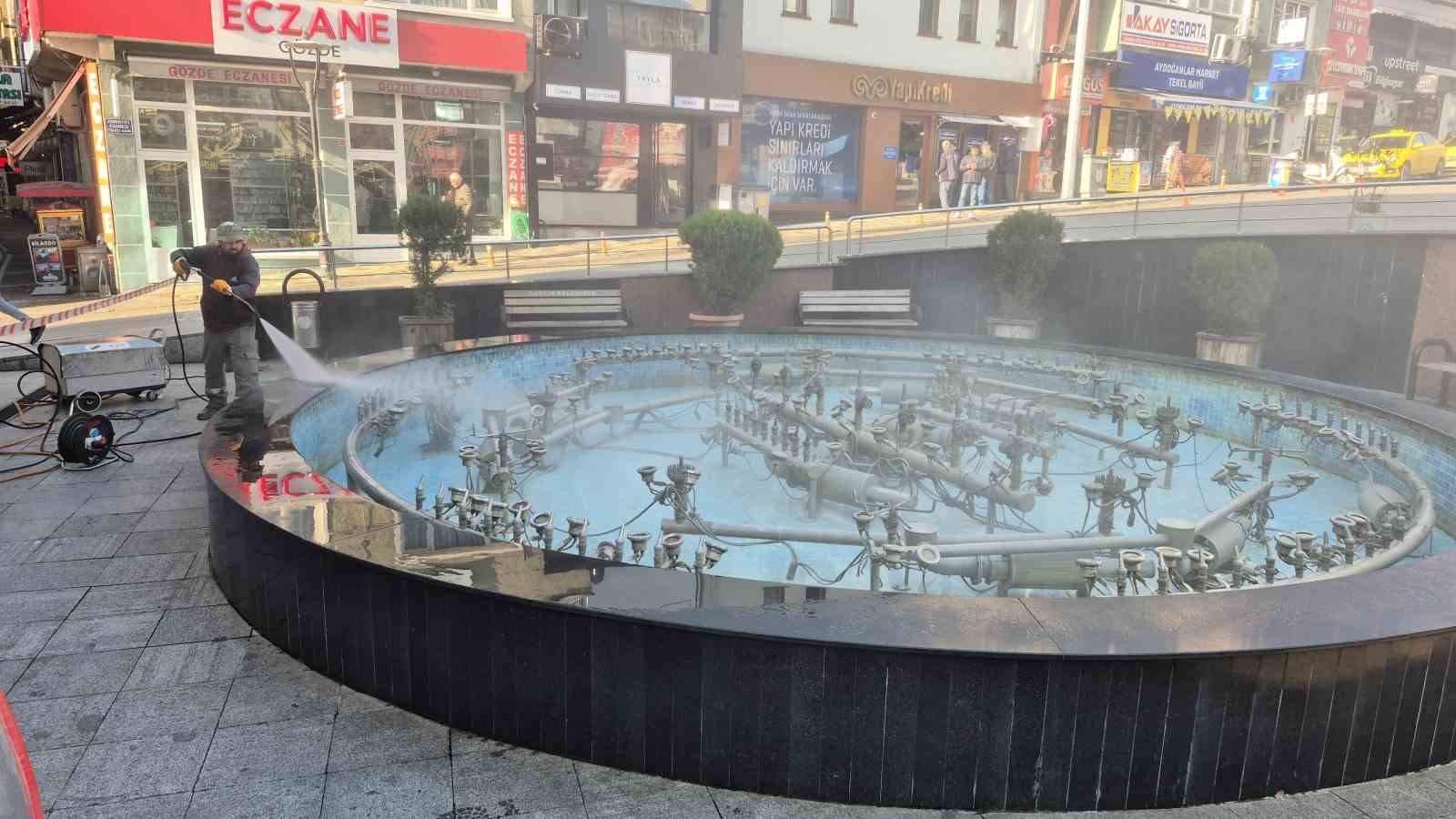 sus havuzuna tuvaletini yapan adamin akli dengesinin yerinde olmadigi ortaya cikti 7RYahb95