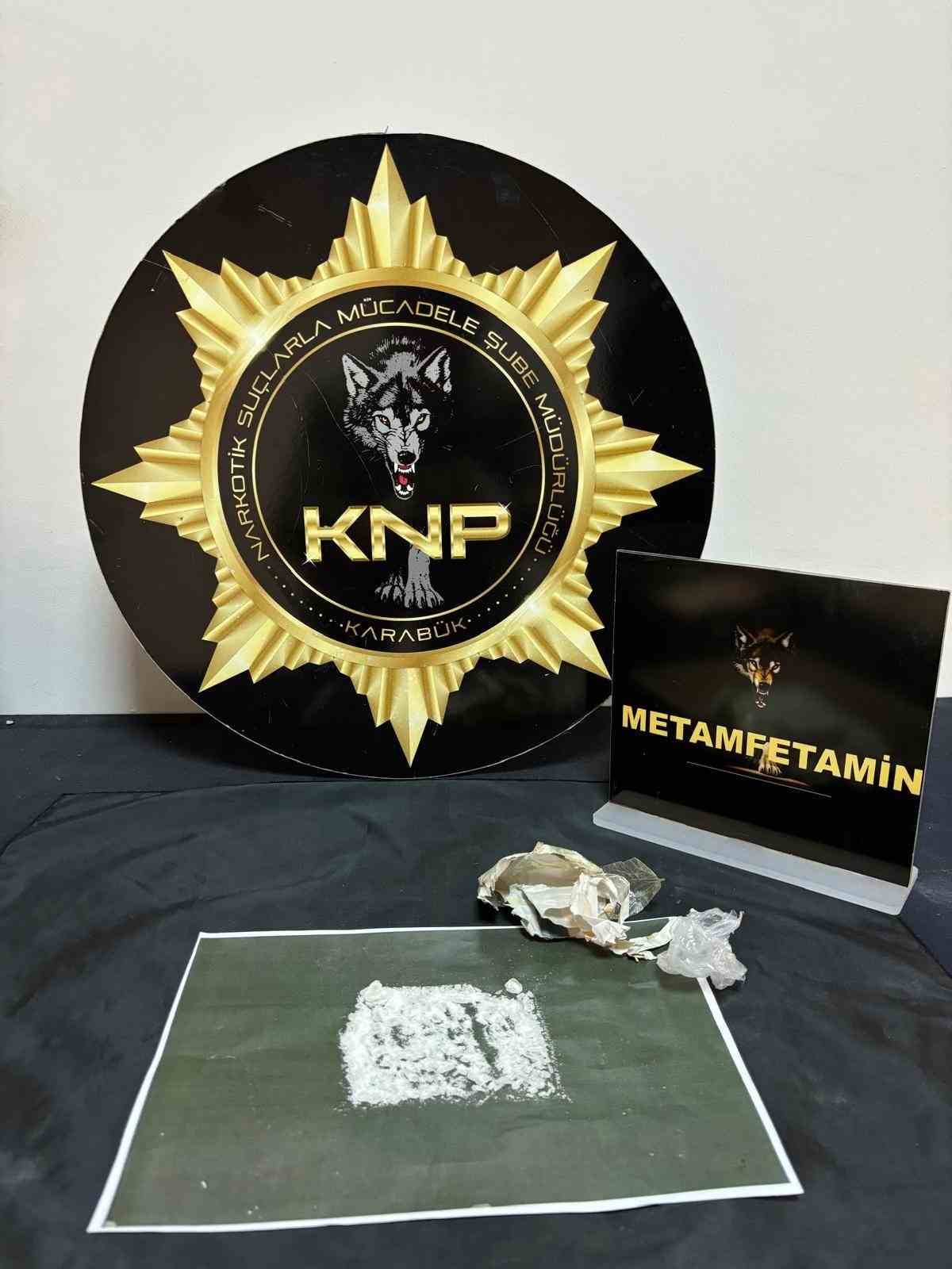 uyusturucu operasyonlarinda 3 kisi yakalandi