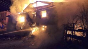 ahsap ev ahir ve samanlik alevlere teslim oldu K8OnRr2g