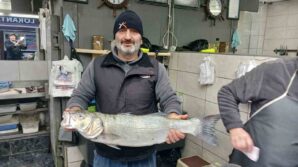 akcakocada balikcilarin aglari doldu 9 kiloluk levrek yakalandi GCd2tx98