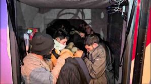 amasyada yolcu otobusunun yatak kismindan 9 kacak gocmen cikti fAv353qJ