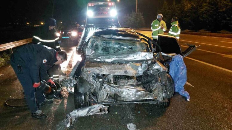 arkadasina intihar edecegini soyleyen genc araciyla tira carparak hayatini kaybetti 7A3PiiyM