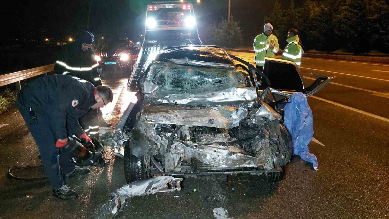 arkadasina intihar edecegini soyleyen genc araciyla tira carparak hayatini kaybetti JMV4mYgI
